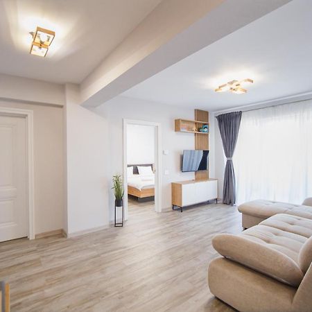 Creamy Wood Haven Oradea Exterior foto
