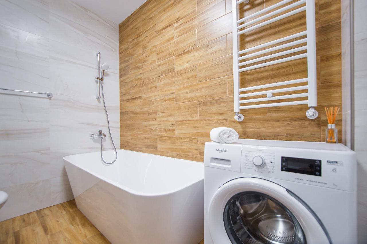 Creamy Wood Haven Oradea Exterior foto