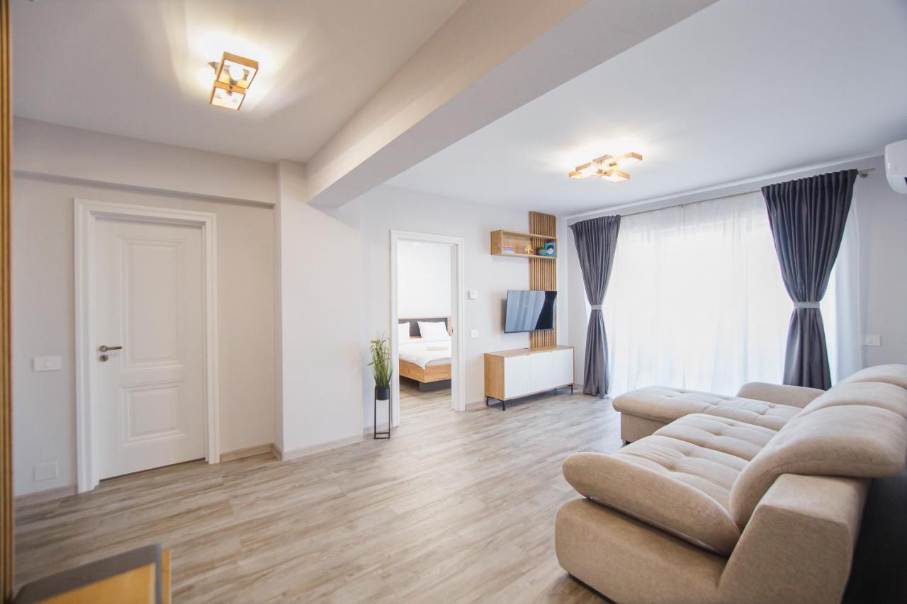 Creamy Wood Haven Oradea Exterior foto