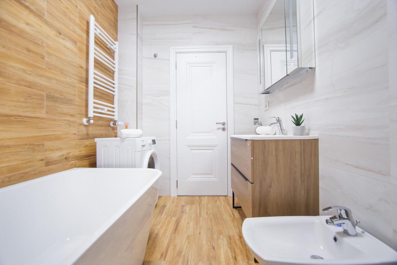 Creamy Wood Haven Oradea Exterior foto