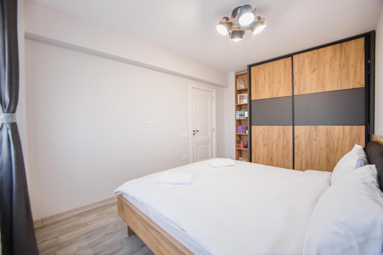 Creamy Wood Haven Oradea Exterior foto