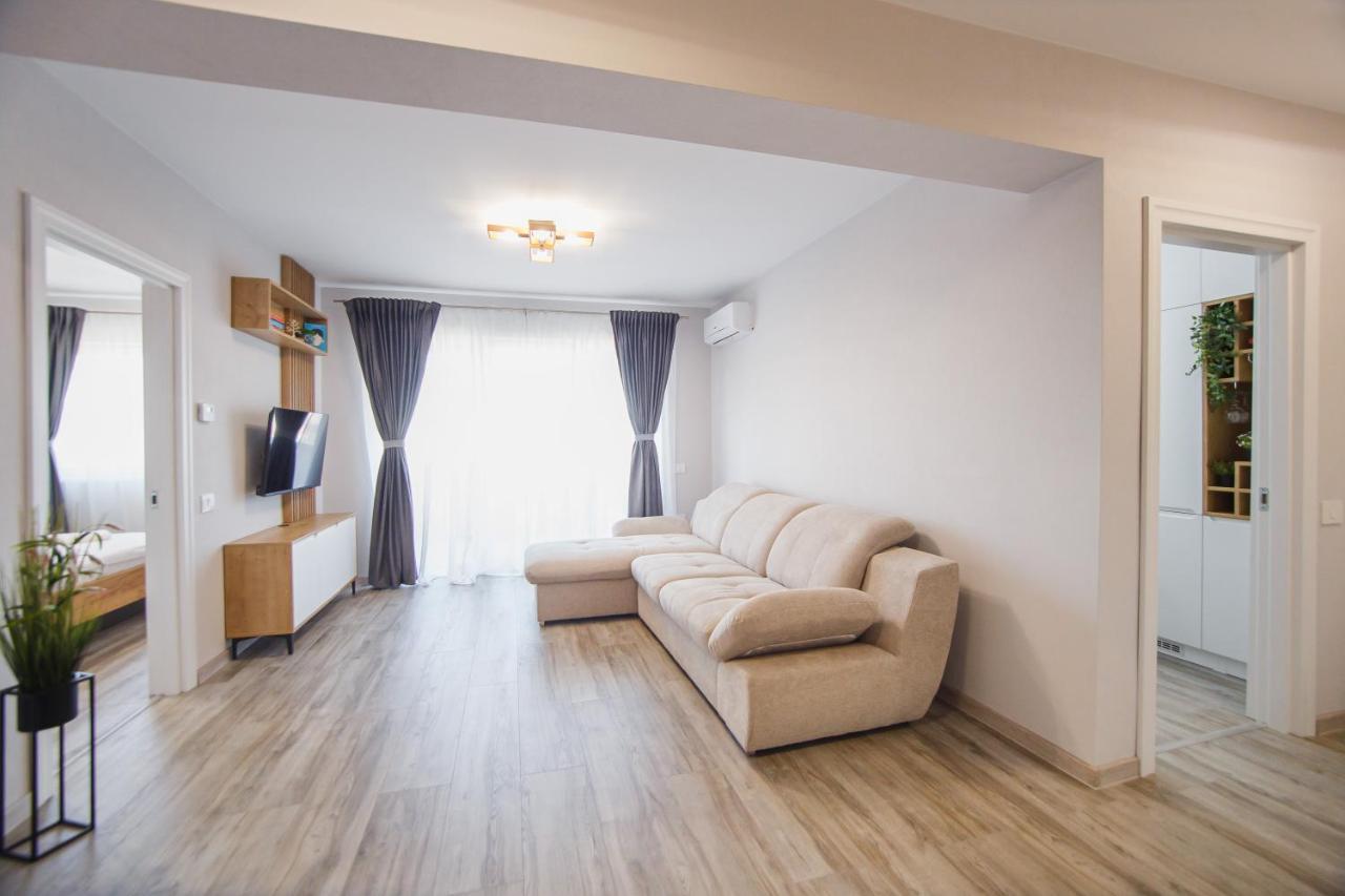 Creamy Wood Haven Oradea Exterior foto