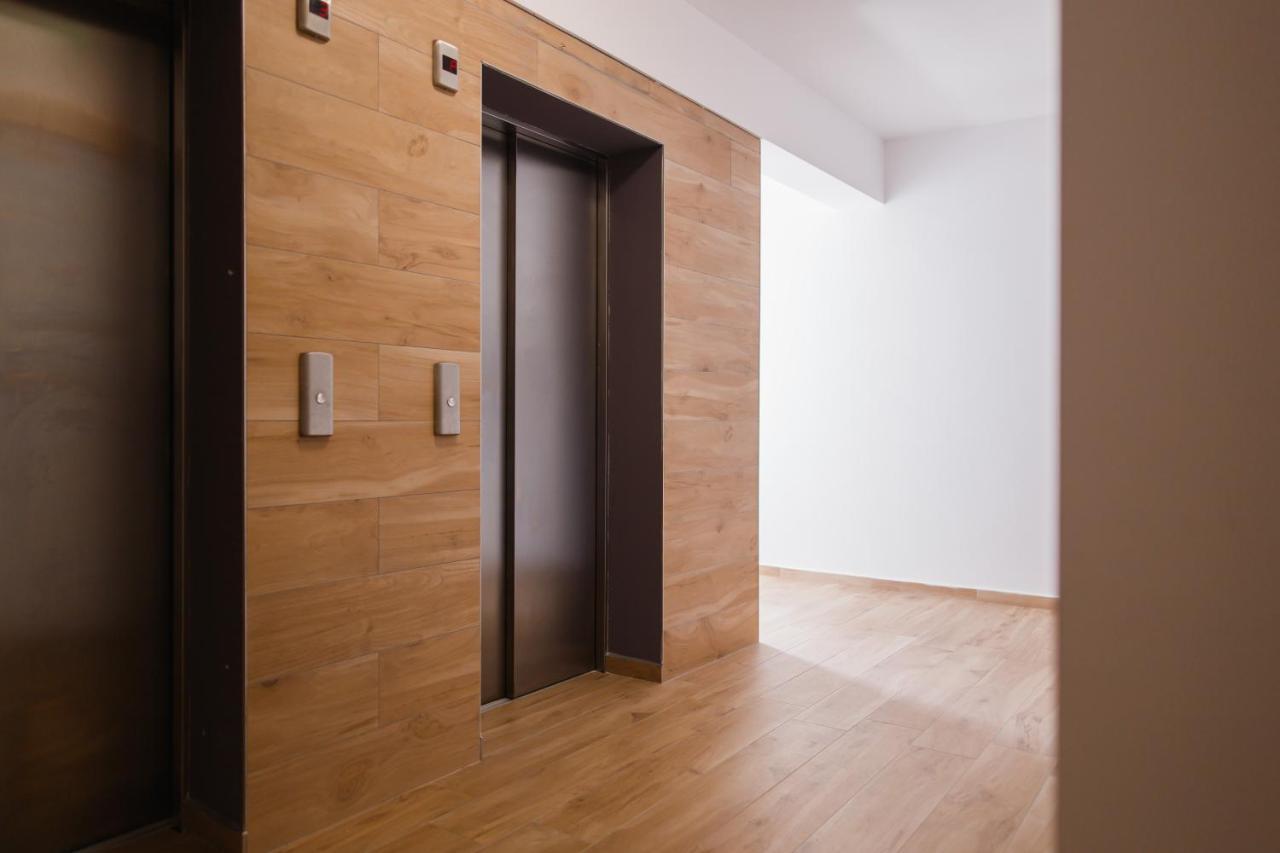 Creamy Wood Haven Oradea Exterior foto