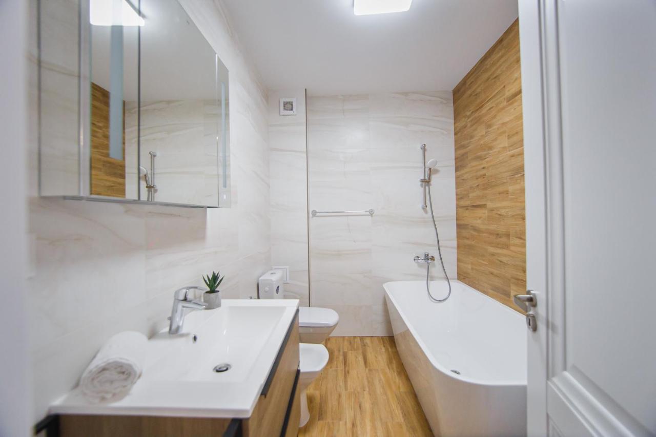 Creamy Wood Haven Oradea Exterior foto