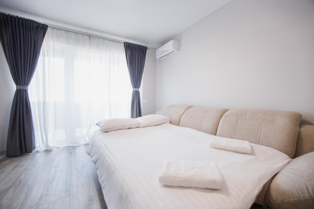 Creamy Wood Haven Oradea Exterior foto