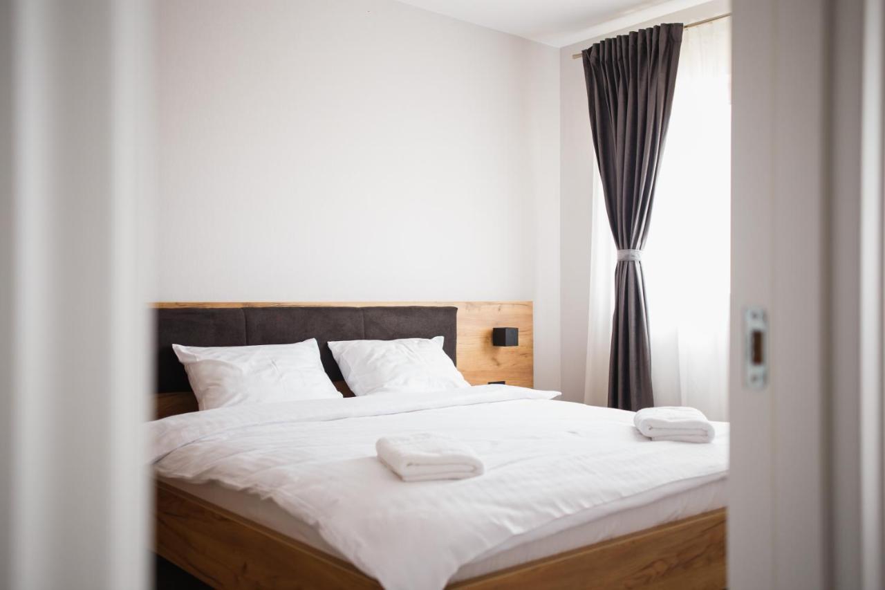 Creamy Wood Haven Oradea Exterior foto