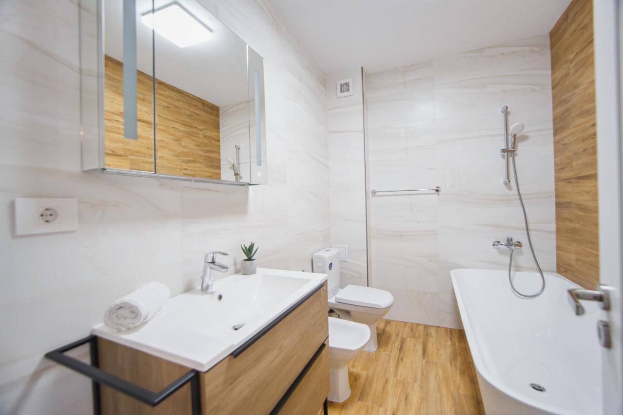 Creamy Wood Haven Oradea Exterior foto