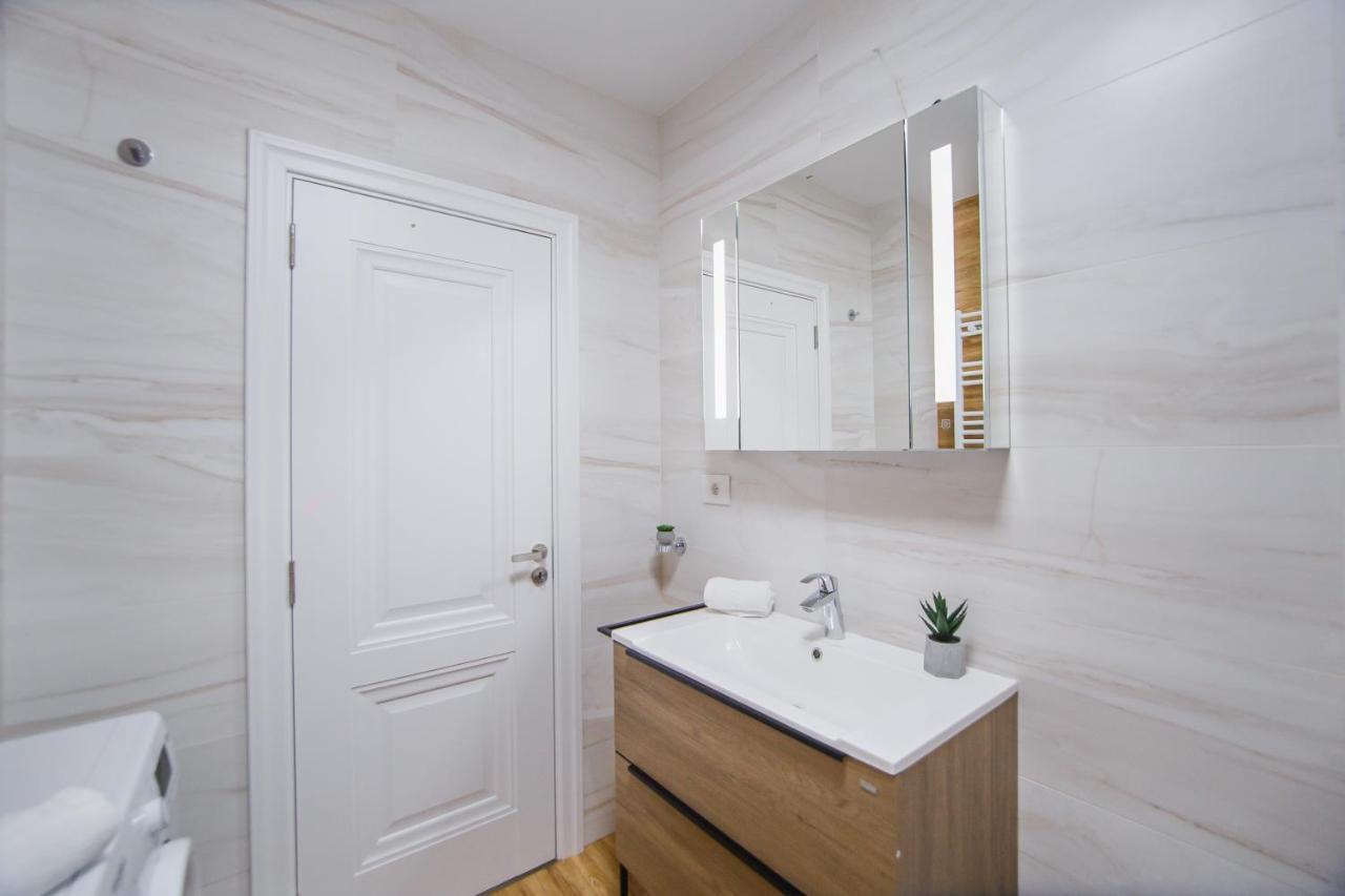 Creamy Wood Haven Oradea Exterior foto